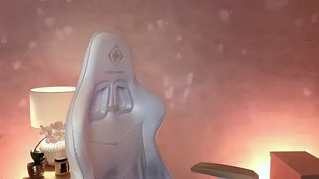 MilaFleur online show from 04/21/26, 02:01