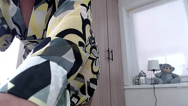 Snapshot of increible_della chatting on 02/24/26, 07:06 increible della online show from 02/24/26, 07:06