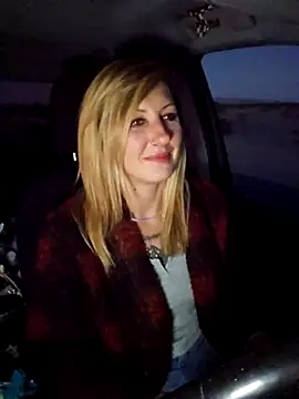 Snapshot of SheIsSomething chatting on 01/10/26, 01:18 SheIsSomething online show from 01/10/26, 01:18