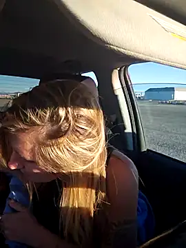 Snapshot of SheIsSomething chatting on 01/10/26, 11:53 SheIsSomething online show from 01/10/26, 11:53