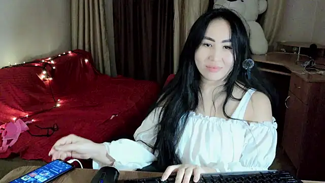 Snapshot of AsianQueens chatting on 02/16/25, 08:00 AsianQueens online show from 02/16/25, 08:00
