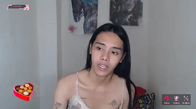 Snapshot of shecutie69 chatting on 12/17/24, 10:22 shecutie69 online show from 12/17/24, 10:22