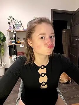 Snapshot of sweetest_pie chatting on 12/08/24, 09:41 sweetest pie online show from 12/08/24, 09:41