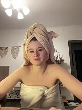 Snapshot of sweetest_pie chatting on 12/10/24, 10:47 sweetest pie online show from 12/10/24, 10:47