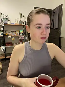 Snapshot of sweetest_pie chatting on 12/13/24, 08:47 sweetest pie online show from 12/13/24, 08:47