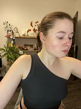 Snapshot of sweetest_pie chatting on 03/05/25, 10:32 sweetest pie online show from 03/05/25, 10:32