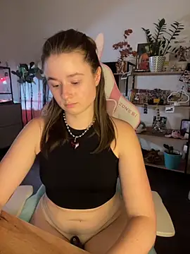 Snapshot of sweetest_pie chatting on 09/13/25, 06:08 sweetest pie online show from 09/13/25, 06:08