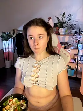 Snapshot of sweetest_pie chatting on 09/20/25, 03:02 sweetest pie online show from 09/20/25, 03:02