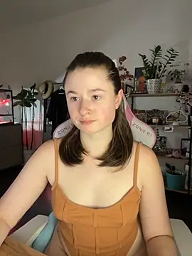 Snapshot of sweetest_pie chatting on 10/04/25, 04:49 sweetest pie online show from 10/04/25, 04:49