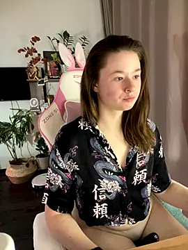 Snapshot of sweetest_pie chatting on 10/26/25, 04:35 sweetest pie online show from 10/26/25, 04:35