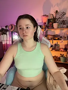 Snapshot of sweetest_pie chatting on 11/29/25, 03:15 sweetest pie online show from 11/29/25, 03:15