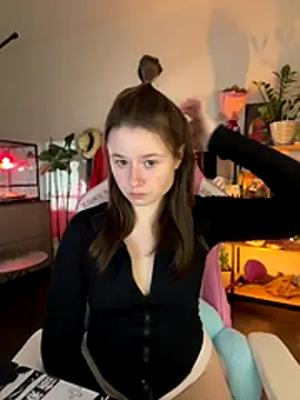 Snapshot of sweetest_pie chatting on 12/04/25, 04:48 sweetest pie online show from 12/04/25, 04:48