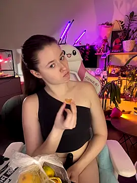 Snapshot of sweetest_pie chatting on 12/16/25, 05:29 sweetest pie online show from 12/16/25, 05:29