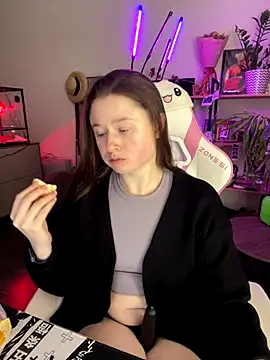 Snapshot of sweetest_pie chatting on 12/22/25, 09:01 sweetest pie online show from 12/22/25, 09:01