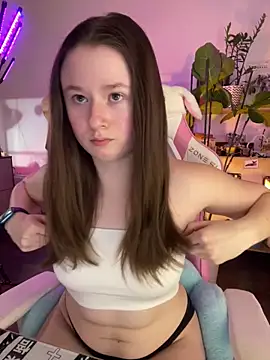 Snapshot of sweetest_pie chatting on 02/17/26, 05:08 sweetest pie online show from 02/17/26, 05:08