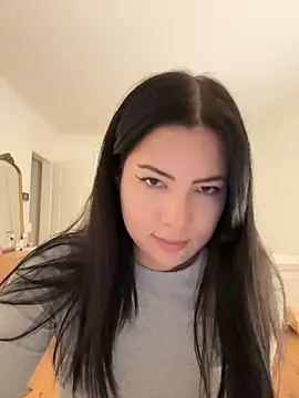 Snapshot of clairewntr chatting on 12/18/24, 04:06 clairewntr online show from 12/18/24, 04:06