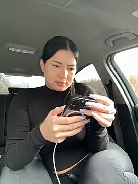 Snapshot of clairewntr chatting on 12/21/24, 12:16 clairewntr online show from 12/21/24, 12:16