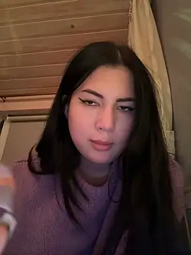 Snapshot of clairewntr chatting on 01/01/25, 10:03 clairewntr online show from 01/01/25, 10:03
