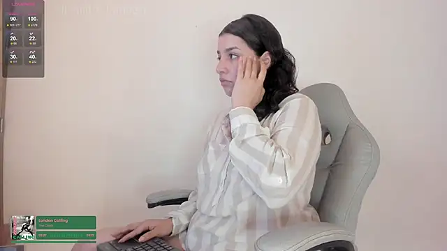 Snapshot of carmesix chatting on 12/15/25, 07:18 carmesix online show from 12/15/25, 07:18