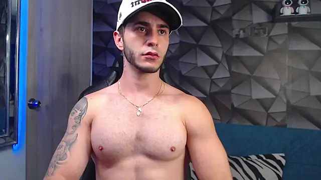 Snapshot of Latino_stud4u chatting on 10/17/25, 01:31 Latino stud4u online show from 10/17/25, 01:31