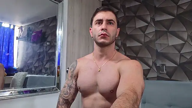Snapshot of Latino_stud4u chatting on 05/31/26, 05:20 Latino stud4u online show from 05/31/26, 05:20
