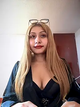  Danna online show from 11/29/25, 01:47