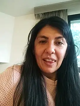 aisha latina online show from 03/11/25, 09:37