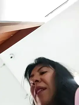 aisha latina online show from 09/09/25, 03:22