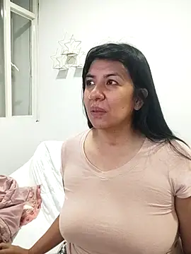 aisha latina online show from 02/17/26, 01:29