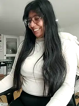 aisha latina online show from 03/31/26, 04:51