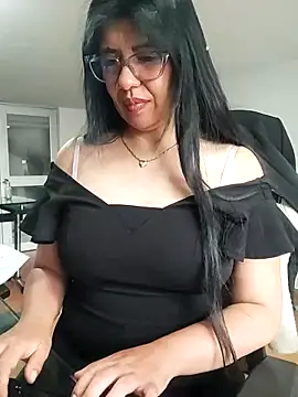 aisha latina online show from 04/09/26, 02:33