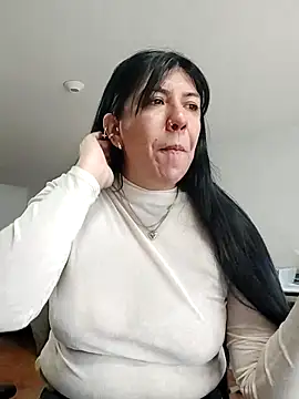 aisha latina online show from 04/10/26, 02:22