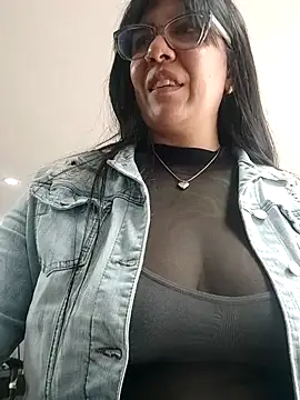 aisha latina online show from 04/30/26, 02:56