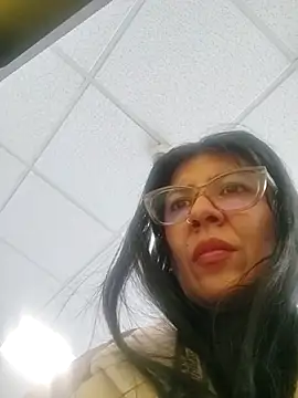 aisha latina online show from 05/19/26, 03:29
