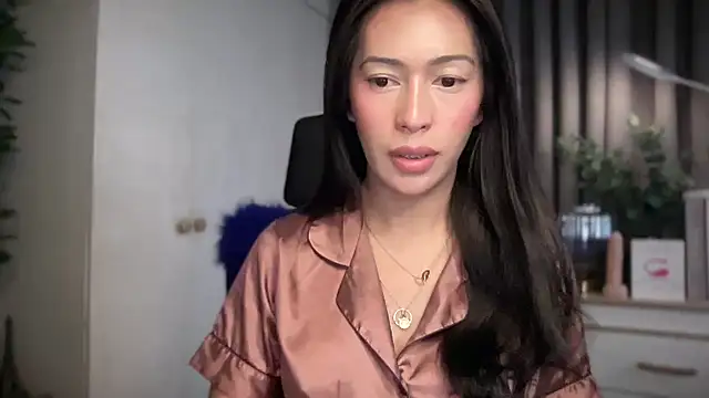 Snapshot of Jasmine_Elcock chatting on 05/18/26, 04:07 Jasmine Elcock online show from 05/18/26, 04:07