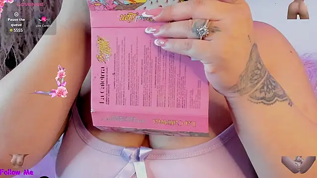 Snapshot of SophieRossi chatting on 02/09/25, 04:36 SophieRossi online show from 02/09/25, 04:36