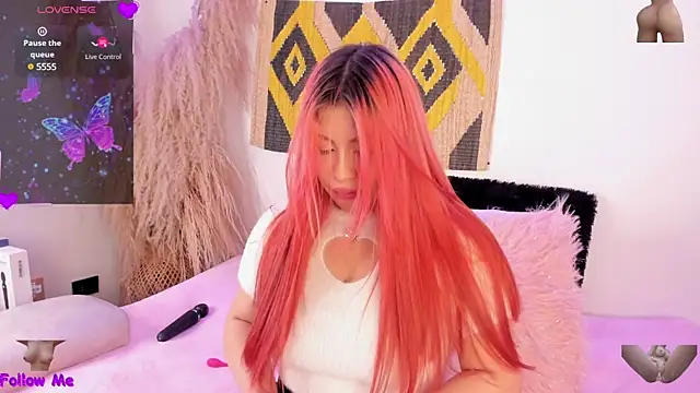 Snapshot of SophieRossi chatting on 02/27/25, 05:34 SophieRossi online show from 02/27/25, 05:34