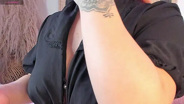 Snapshot of SophieRossi chatting on 03/05/25, 04:34 SophieRossi online show from 03/05/25, 04:34