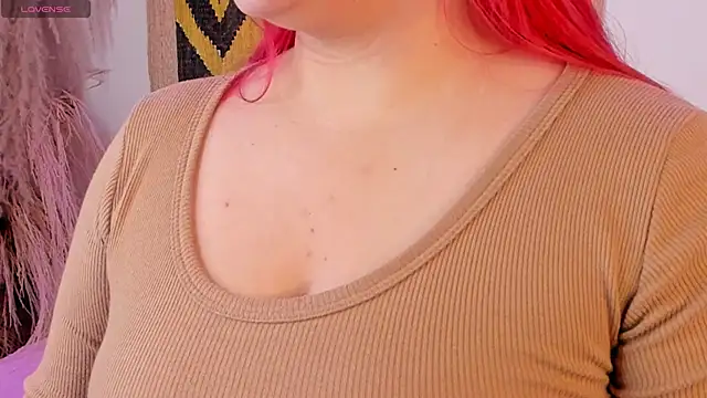 Snapshot of SophieRossi chatting on 03/12/25, 04:19 SophieRossi online show from 03/12/25, 04:19