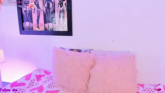 Snapshot of SophieRossi chatting on 09/14/25, 03:49 SophieRossi online show from 09/14/25, 03:49