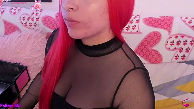 Snapshot of SophieRossi chatting on 09/18/25, 03:52 SophieRossi online show from 09/18/25, 03:52