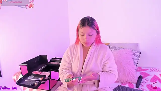 Snapshot of SophieRossi chatting on 10/01/25, 12:44 SophieRossi online show from 10/01/25, 12:44