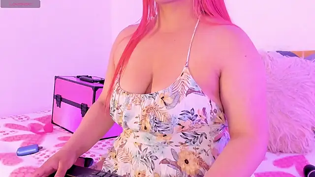 Snapshot of SophieRossi chatting on 10/02/25, 01:18 SophieRossi online show from 10/02/25, 01:18