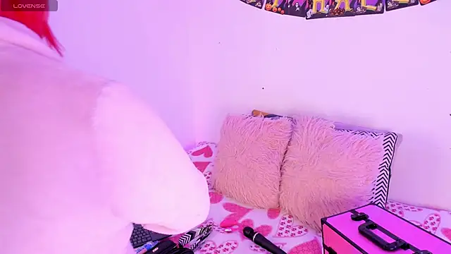 Snapshot of SophieRossi chatting on 10/08/25, 01:09 SophieRossi online show from 10/08/25, 01:09