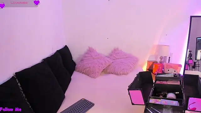 Snapshot of SophieRossi chatting on 10/23/25, 01:10 SophieRossi online show from 10/23/25, 01:10