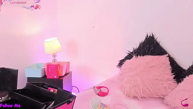 Snapshot of SophieRossi chatting on 11/20/25, 04:23 SophieRossi online show from 11/20/25, 04:23