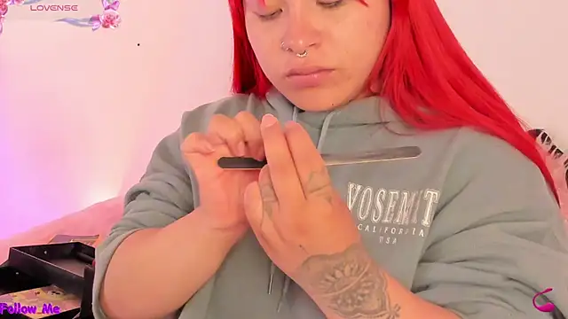 Snapshot of SophieRossi chatting on 11/22/25, 04:00 SophieRossi online show from 11/22/25, 04:00