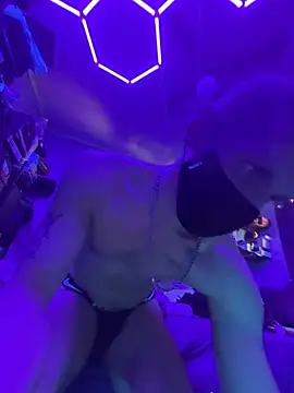 Cloudd Kingg Iceyyy online show from 04/07/26, 03:45