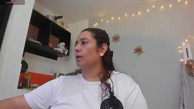 agathaxxx-69 online show from 02/15/25, 07:50