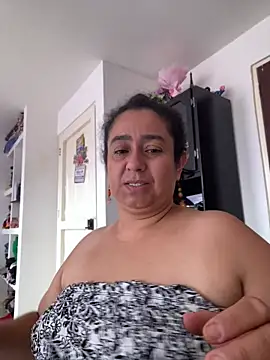 Snapshot of agathaxxx-69 chatting on 06/18/26, 05:50 agathaxxx-69 online show from 06/18/26, 05:50